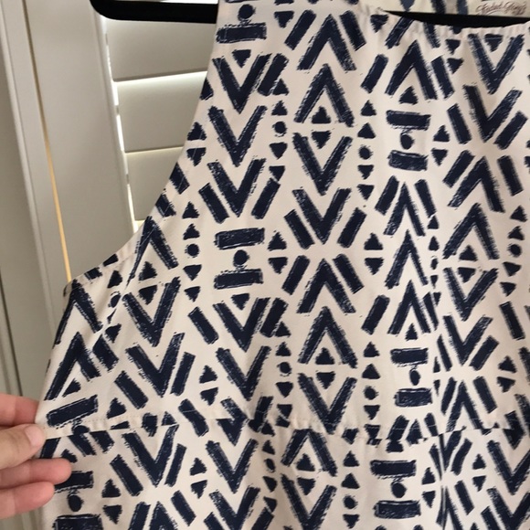 Sleeveless top with tribal pattern - Picture 2 of 3